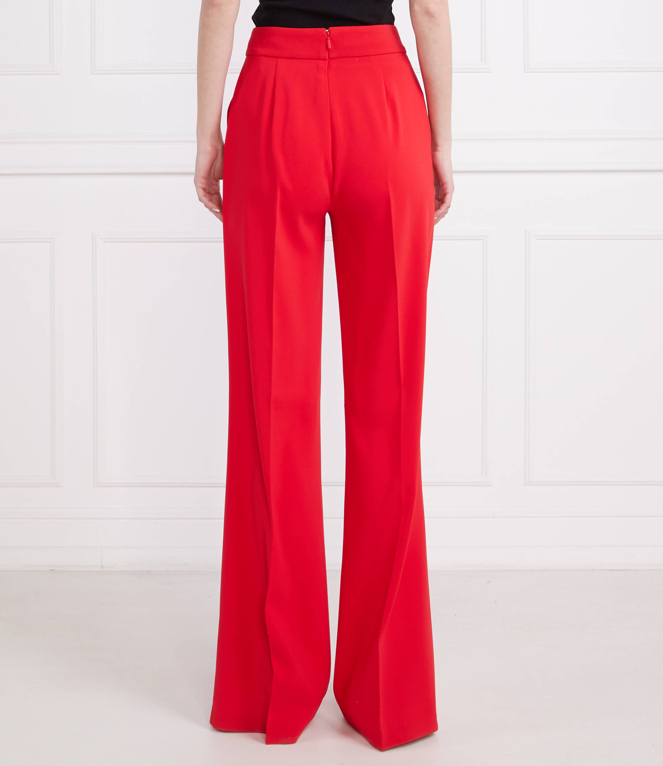 Sbozzare pantaloni rossi